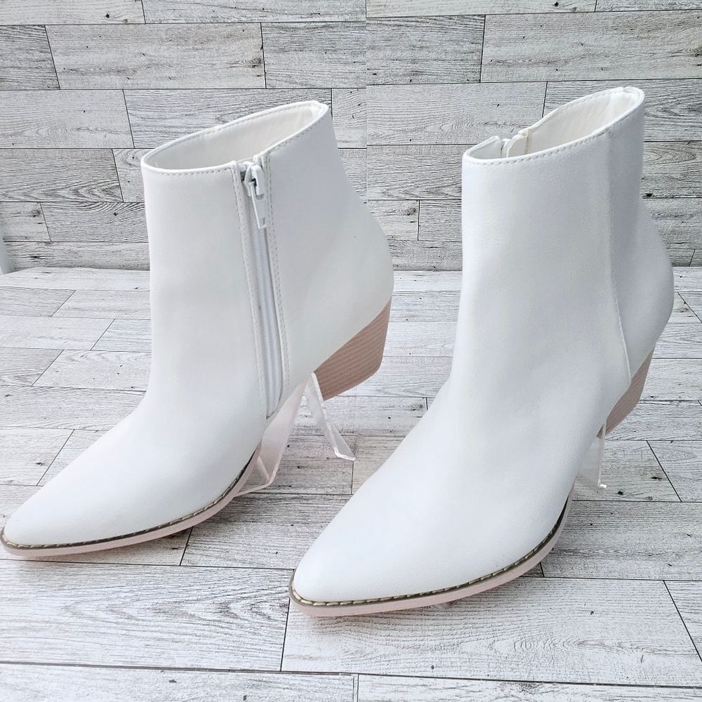 Lulu’s x Matisse Spirit Pointed Toe White Ankle Booties Size 7